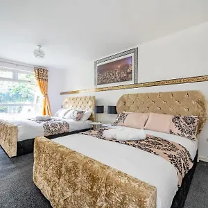 Holiday home *c.sani* Setup For Your Relaxed & Amazing + Free Parking + Free Fast Wifi *, Leeds (West Yorkshire)